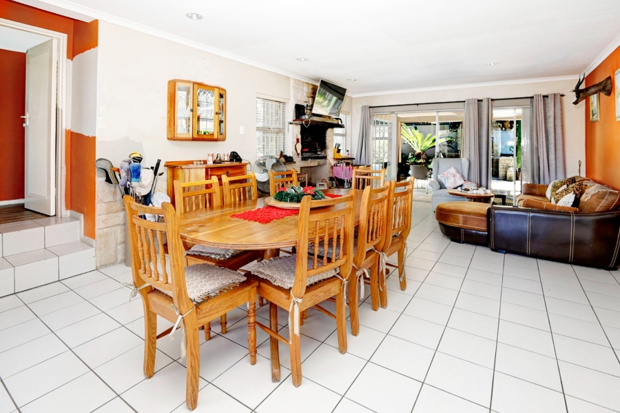 5 Bedroom Property for Sale in Loevenstein Western Cape